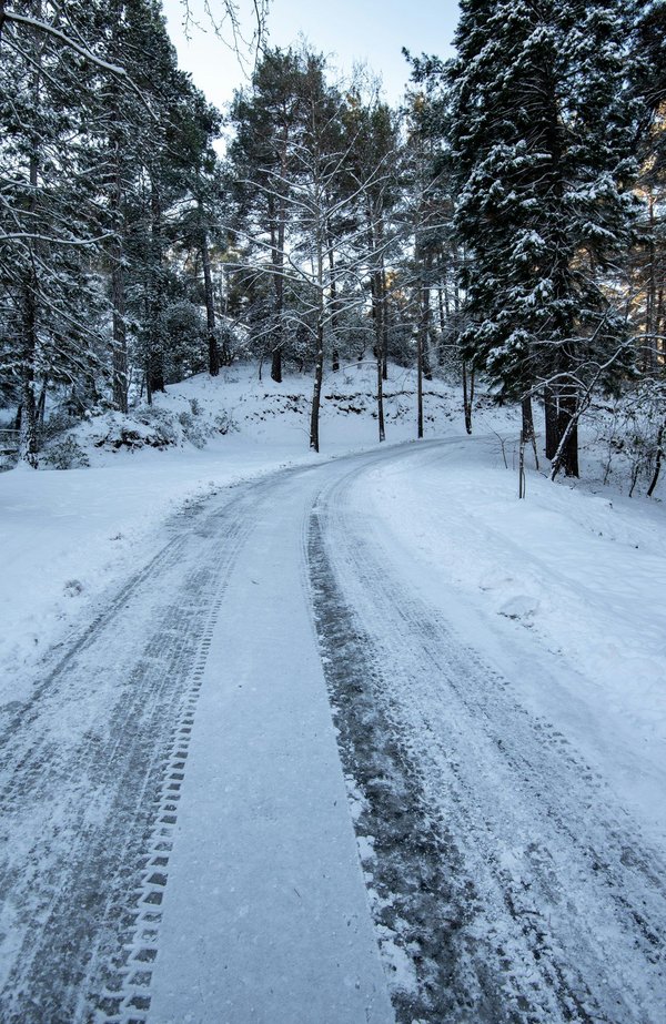 Maîtrisez la conduite sur route glissante avec Team Pilotage